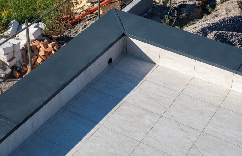 Flashing on a flat roof