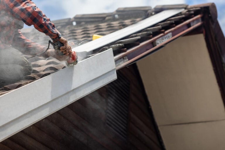 fascia board replacement-roofer installing new fascia board to roof